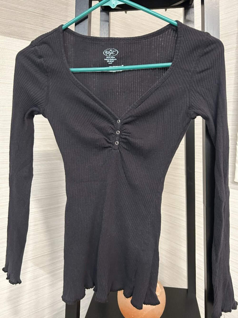 Black Long Sleeve Crop Top